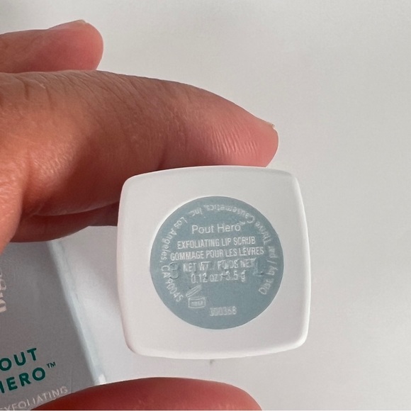 Bigger Than Beauty Skin care Pout Hero Exfoliating Lip Scrub - Picture 4 of 4